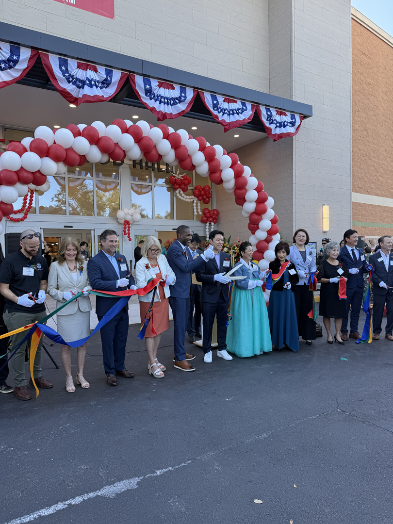 ribboncutting_HMart